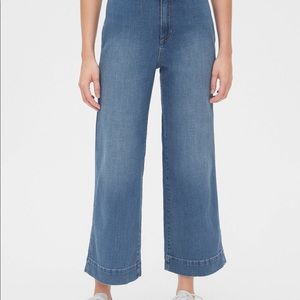 Gap High-Rise Wide Leg Crop Jean